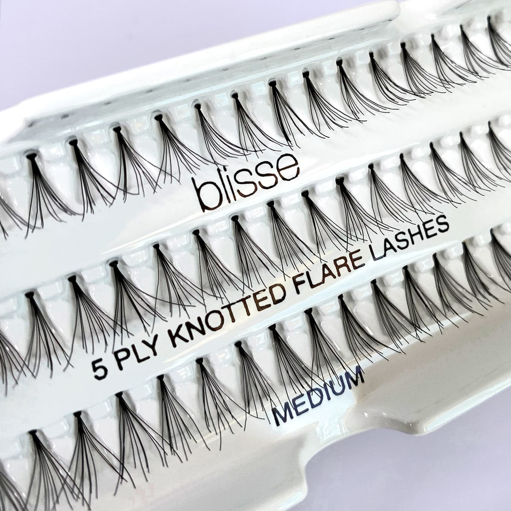 Gene False Individuale cu Nod Lungime Medie Blisse 5 PLY Knotted Flare Lashes