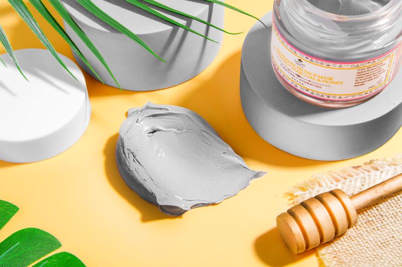 Masca Hidratanta Nature Spell Activated Charcoal & Honey Face Mask