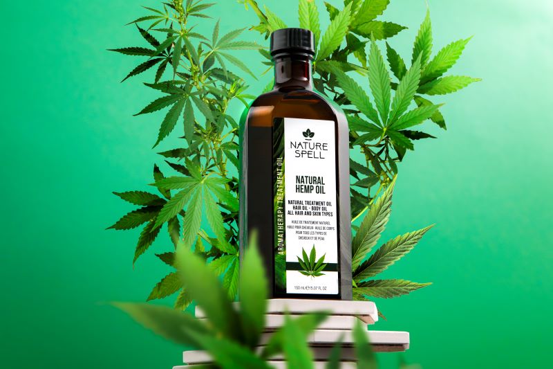 Ulei de Canabis pentru hidratarea părului Nature Spell Hemp Oil for Hair and Skin